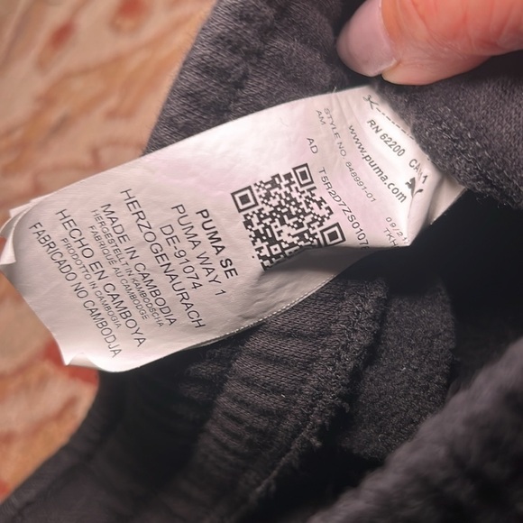 Puma black sweatpants shorts with front pockets, size medium - Picture 7 of 8